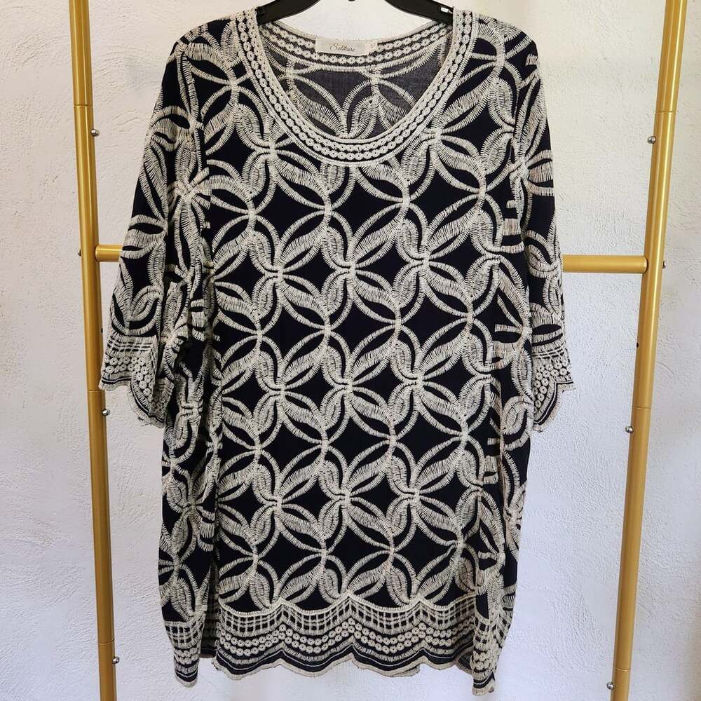 Solitaire Embroidered Tunic Top Black White Boho